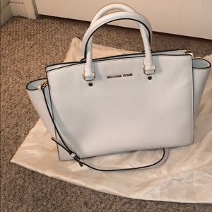 Michael Kors White Selma bag with Gold detail
